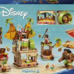 väikest kanuud ning 9 LEGO ǀ Disney tegelaskuju.