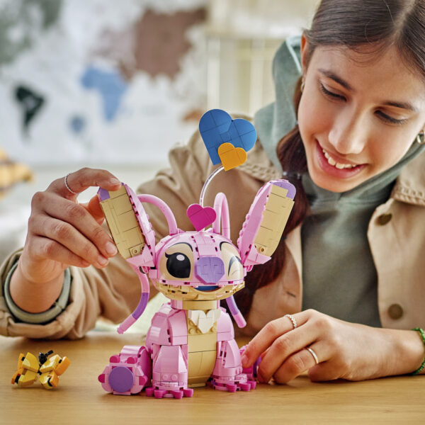 liikuvate kõrvade ja muuga LEGO® ǀ Disney tegelaskuju Ingel.
