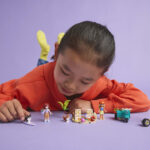2 LEGO sõidukit ja surfilaua minitarvik.