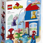 Too Disney+ telesarja „Spidey and His Amazing Friends“ põnevad juhtumised väikeste superkangelaste tuppa selle väikelastele mõeldud värviküllase ehitusmänguasja näol.