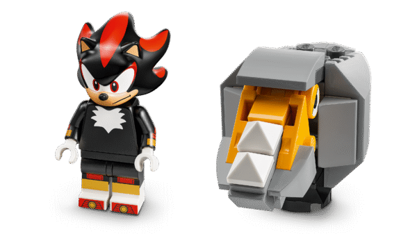 kus on Shadow ja Clucky figuurid ning mootorratta mänguasi.