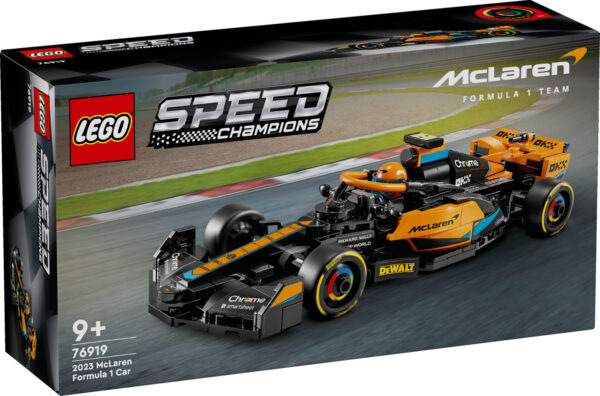 Lapsed ja F1 võidusõidufännid saavad selle LEGO Speed Champions 2023 McLaren vormel 1 võidusõiduauto mänguasjaga põnevaid tegevusi mängida.