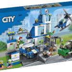 Sind ootab võimalusterohke mäng selle detailse LEGO® City politseijaoskonnna mängukomplektiga