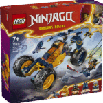 LEGO® NINJAGO® Arini maastikubagi sõiduki mängukomplekt võimaldab lastel nelja NINJAGO tegelaskuju minifiguuriga taaselustada seiklusi Varjumetsast.