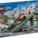 Lapsed saavad oma seebikarbirallit täiustada komplektiga LEGO City Piiranguid pole: võidusõiduauto kaldteerada